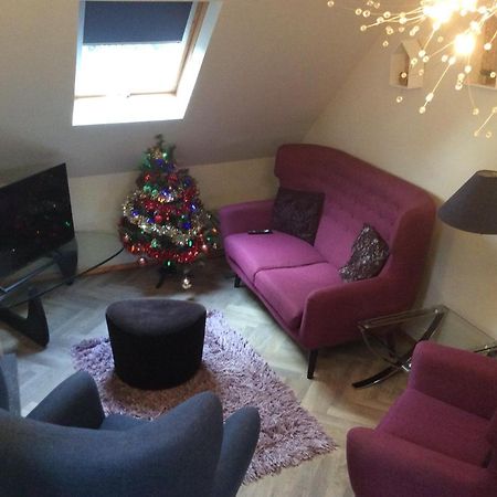 2 Bedroom Furnished Apartment In A Rural Position Stone  Eksteriør billede