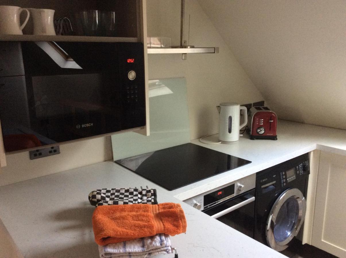 2 Bedroom Furnished Apartment In A Rural Position Stone  Eksteriør billede