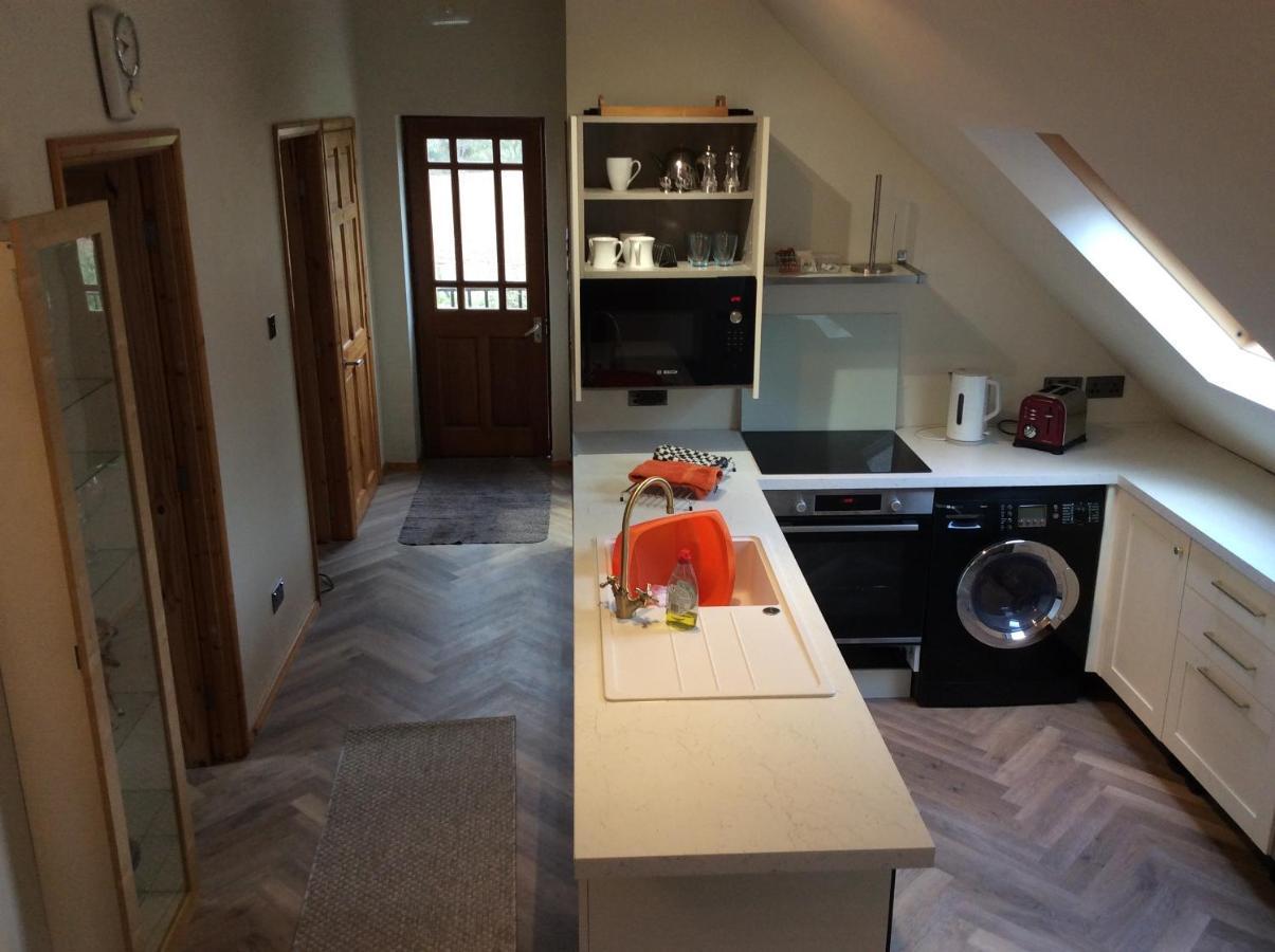 2 Bedroom Furnished Apartment In A Rural Position Stone  Eksteriør billede