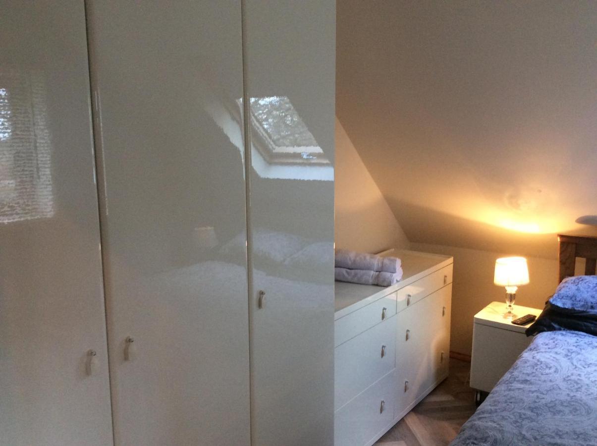 2 Bedroom Furnished Apartment In A Rural Position Stone  Eksteriør billede