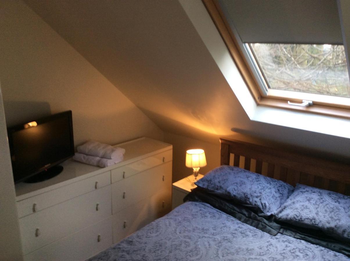 2 Bedroom Furnished Apartment In A Rural Position Stone  Eksteriør billede