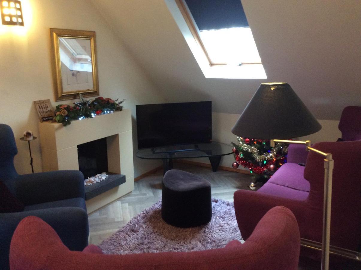 2 Bedroom Furnished Apartment In A Rural Position Stone  Eksteriør billede